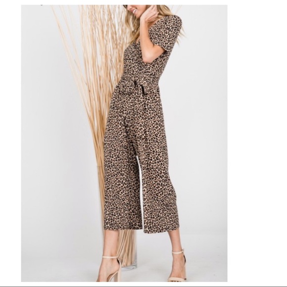 ✨LAST ONE✨Leopard print ankle length jumpsuit - Picture 4 of 8